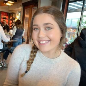 Meet your Posher, Kayla